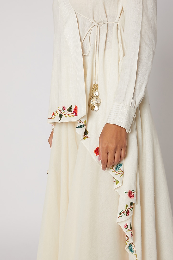 White Embroidered Asymmetrical Kurta by Divya Anand at Pernia's Pop Up Shop