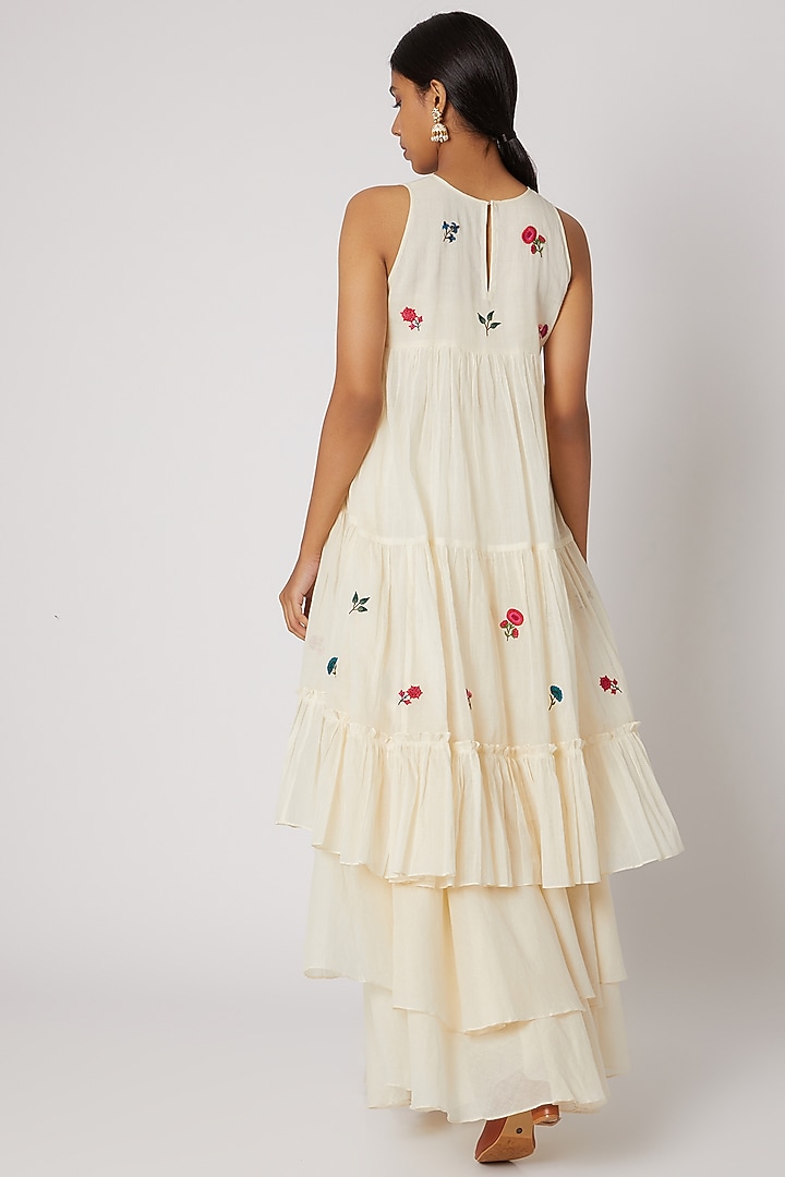 Off White Embroidered Kurta by Divya Anand at Pernia's Pop Up Shop
