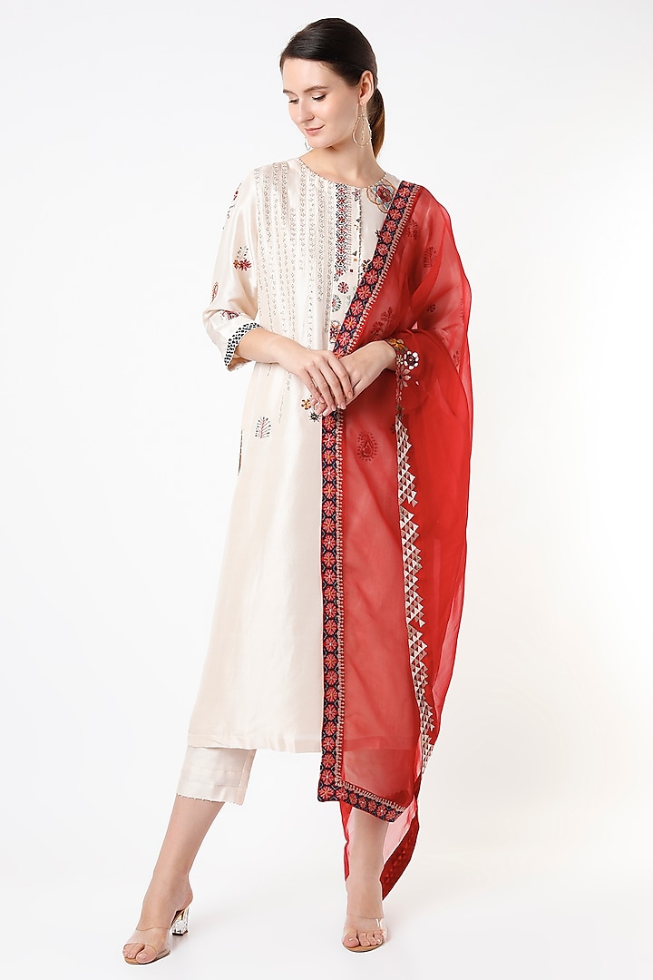 Champa Embroidered Kurta Set by Divyam Mehta at Pernia's Pop Up Shop
