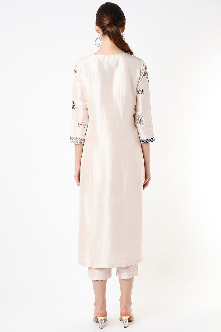 Champa Embroidered Kurta Set by Divyam Mehta at Pernia's Pop Up Shop