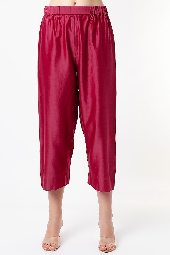 Raspberry Hand Embroidered Kurta Set by Divyam Mehta at Pernia's Pop Up Shop
