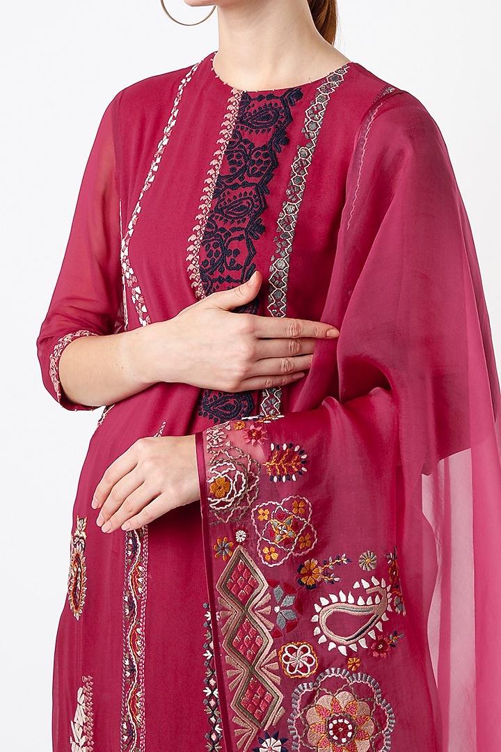 Raspberry Hand Embroidered Kurta Set by Divyam Mehta at Pernia's Pop Up Shop