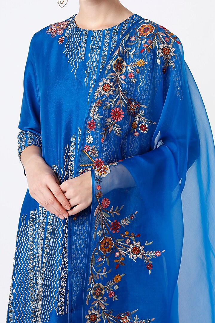 Electric Blue Hand Embroidered Kurta Set by Divyam Mehta at Pernia's Pop Up Shop