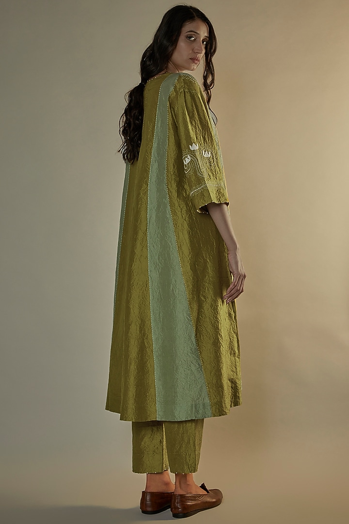 Lebu Mulberry Silk Embroidered Kurta Set by Divyam Mehta at Pernia's Pop Up Shop