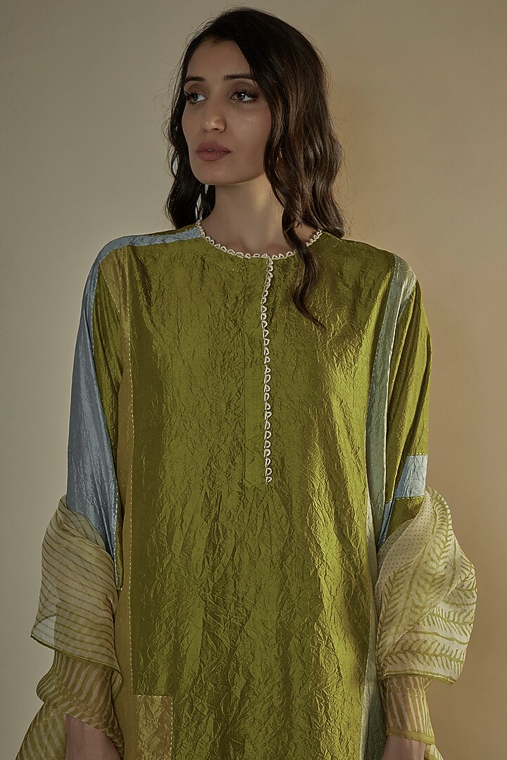 Lebu Mulberry Silk Printed Kurta Set by Divyam Mehta at Pernia's Pop Up Shop