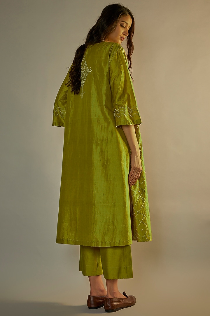 Lebu Mulberry Silk Embroidered Kurta Set by Divyam Mehta at Pernia's Pop Up Shop