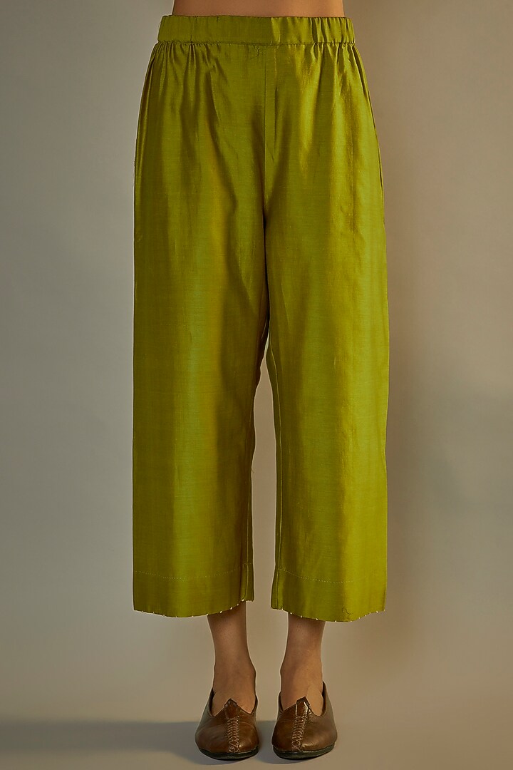 Lebu Mulberry Silk Embroidered Kurta Set by Divyam Mehta at Pernia's Pop Up Shop