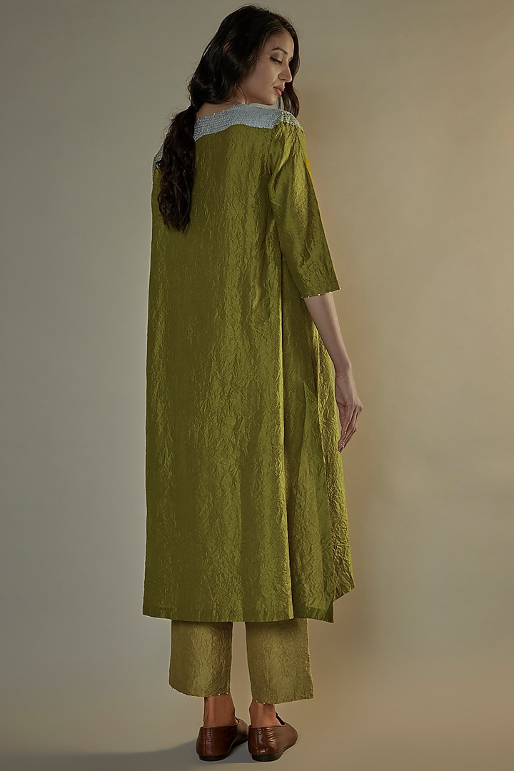 Lebu Mulberry Silk Embroidered Kurta Set by Divyam Mehta at Pernia's Pop Up Shop
