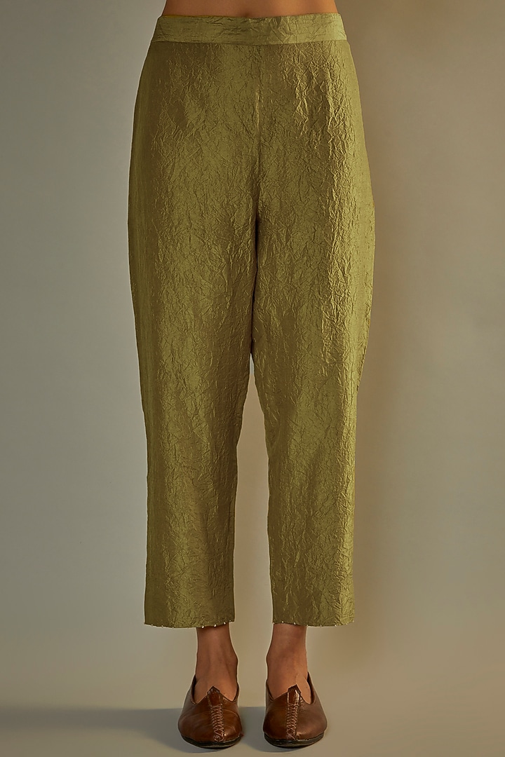 Lebu Mulberry Silk Embroidered Kurta Set by Divyam Mehta at Pernia's Pop Up Shop