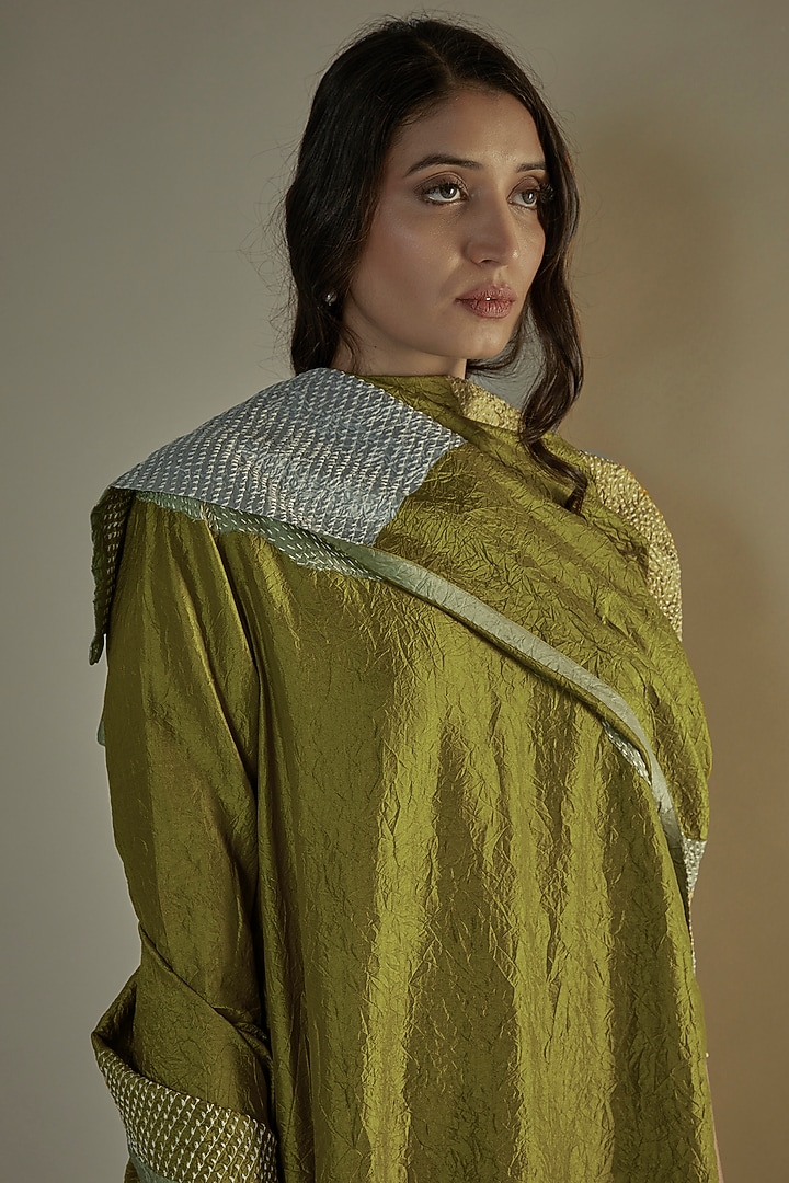 Lebu Mulberry Silk Embroidered Kurta Set by Divyam Mehta at Pernia's Pop Up Shop