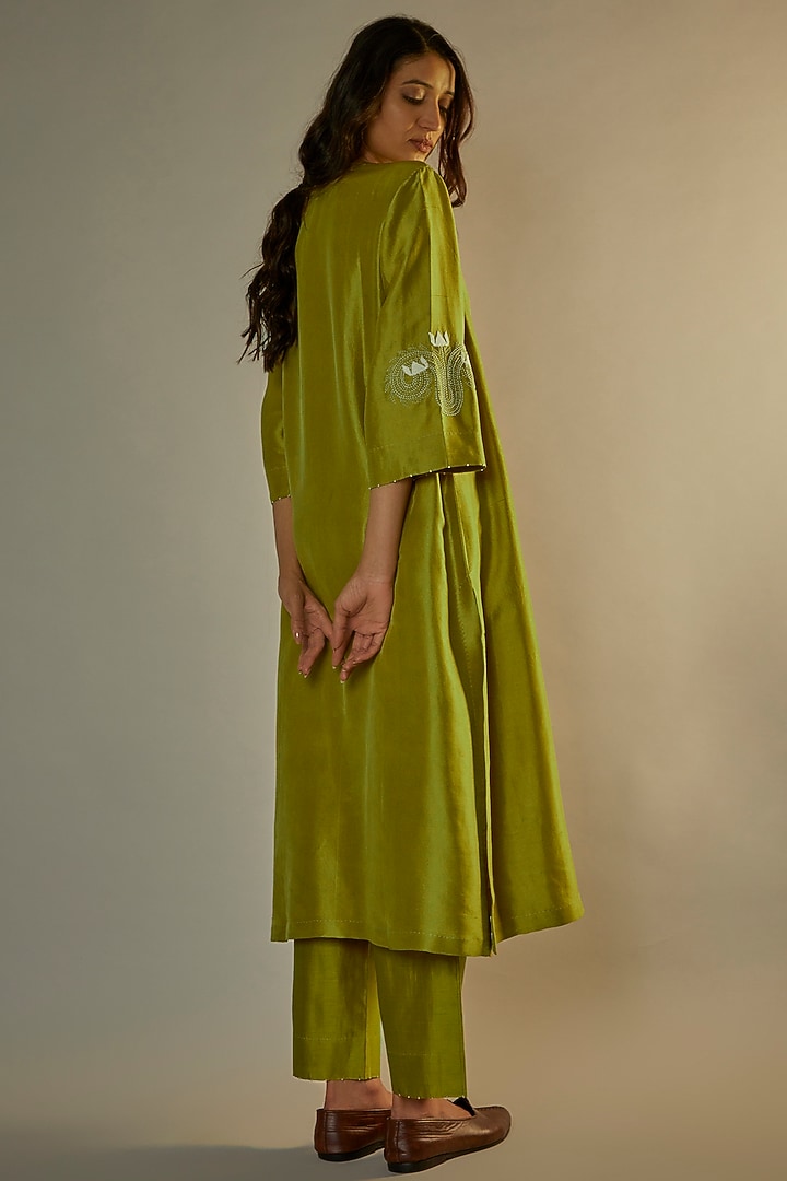 Lebu Dupion Silk Embroidered Kurta Set by Divyam Mehta at Pernia's Pop Up Shop