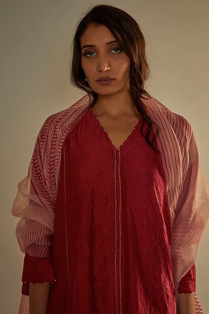 Red Mulberry Silk Printed Kurta Set by Divyam Mehta at Pernia's Pop Up Shop