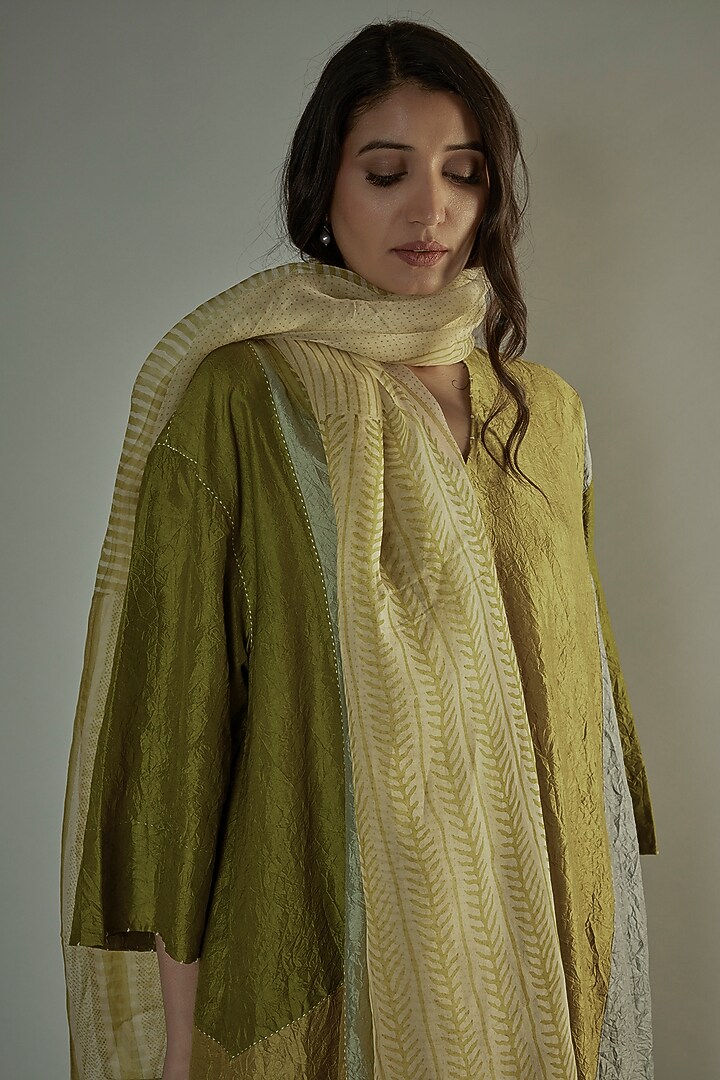 Lebu Mulberry Silk Printed Kurta Set by Divyam Mehta at Pernia's Pop Up Shop