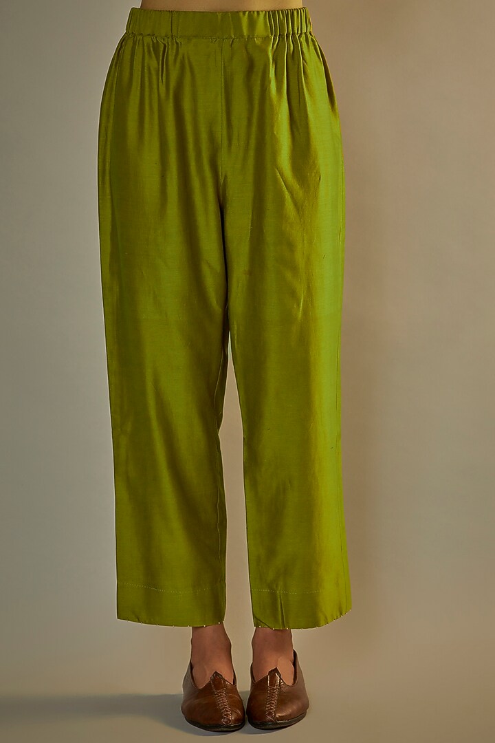 Lebu Mulberry Silk Embroidered Kurta Set by Divyam Mehta at Pernia's Pop Up Shop