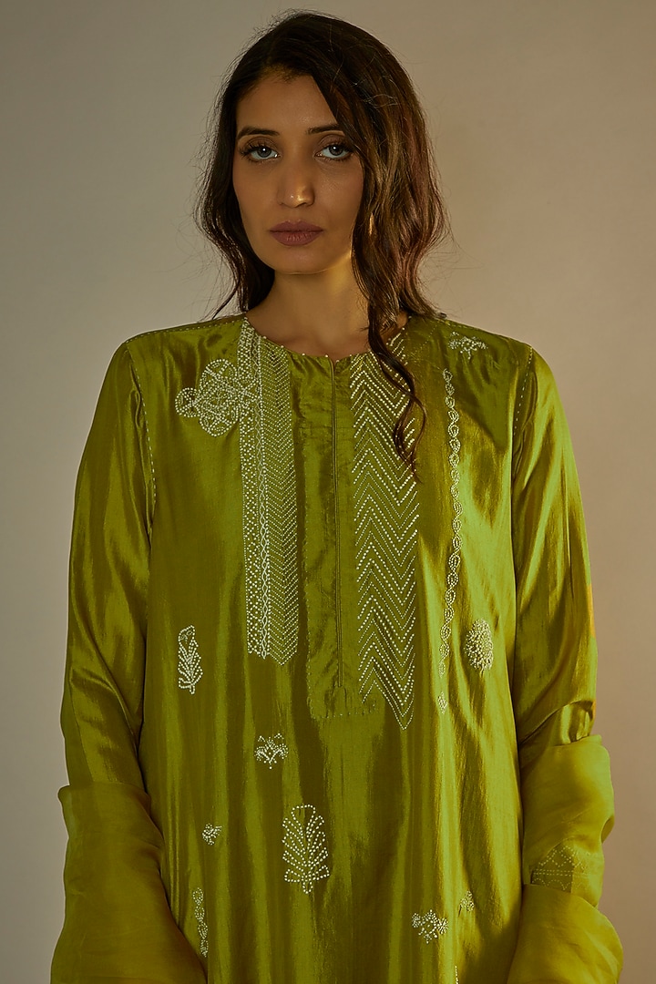 Lebu Mulberry Silk Embroidered Kurta Set by Divyam Mehta at Pernia's Pop Up Shop
