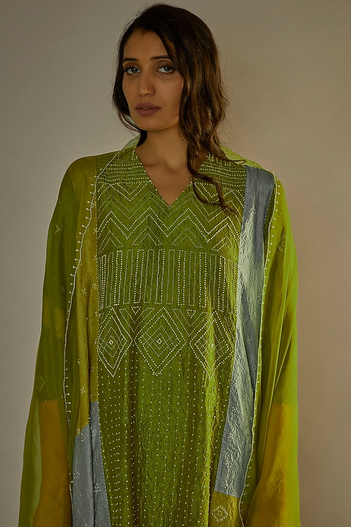 Lebu Mulberry Silk Embroidered Kurta Set by Divyam Mehta at Pernia's Pop Up Shop