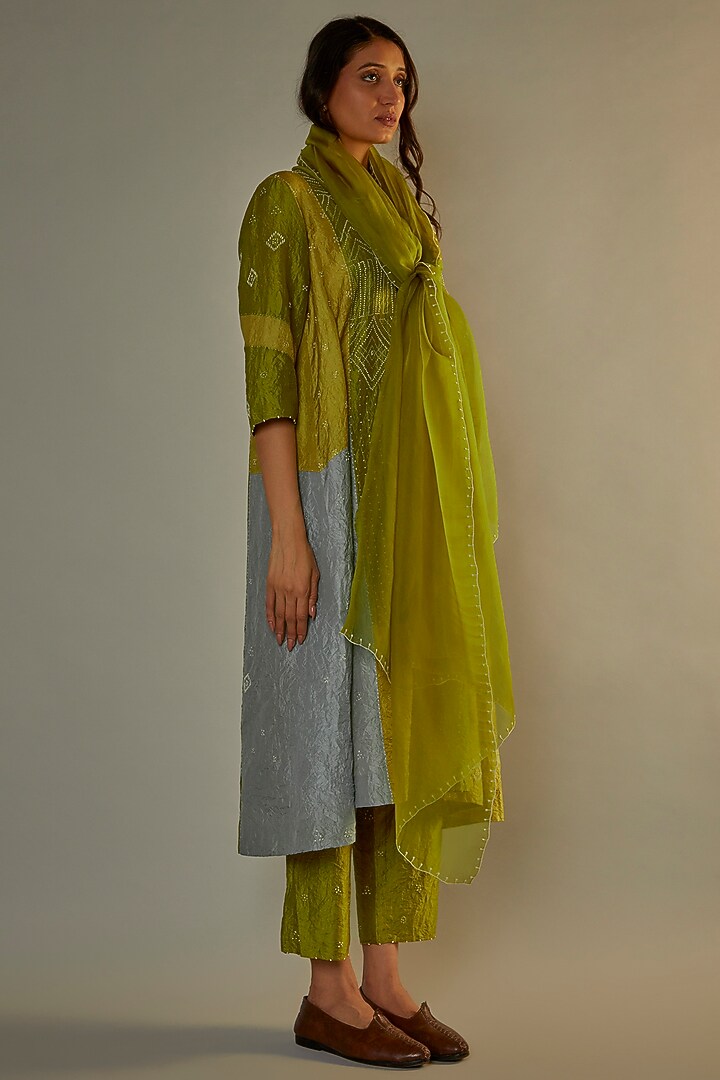 Lebu Mulberry Silk Embroidered Kurta Set by Divyam Mehta at Pernia's Pop Up Shop