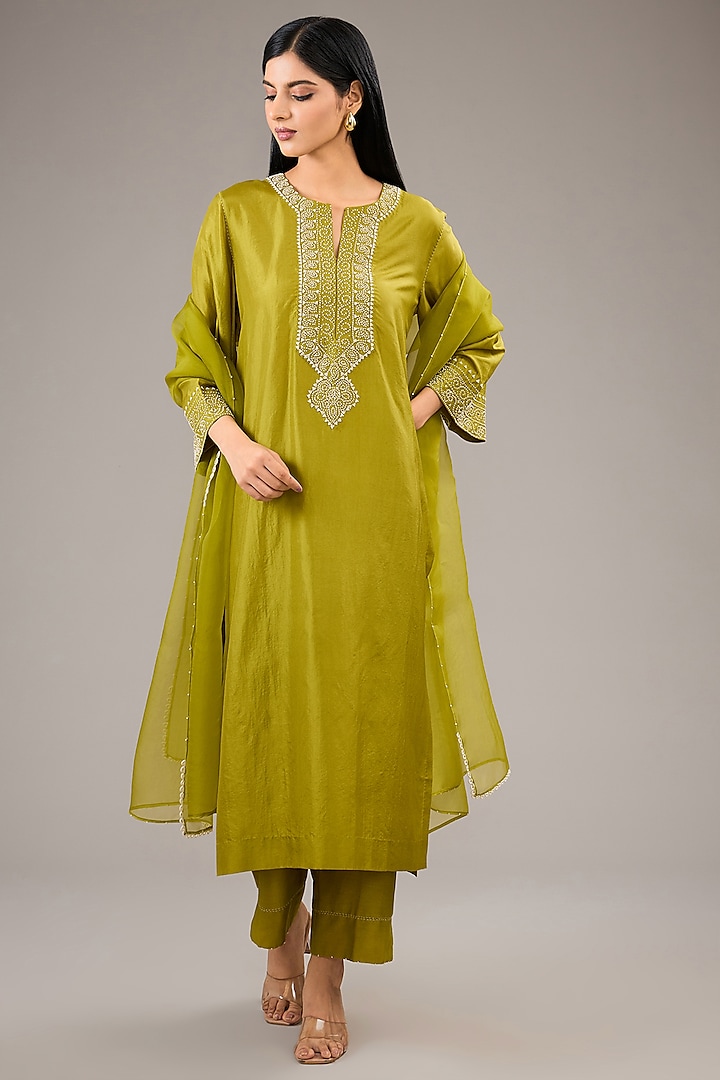 Green Mulberry Silk French Knot Embroidered Long Kurta Set by Divyam Mehta at Pernia's Pop Up Shop