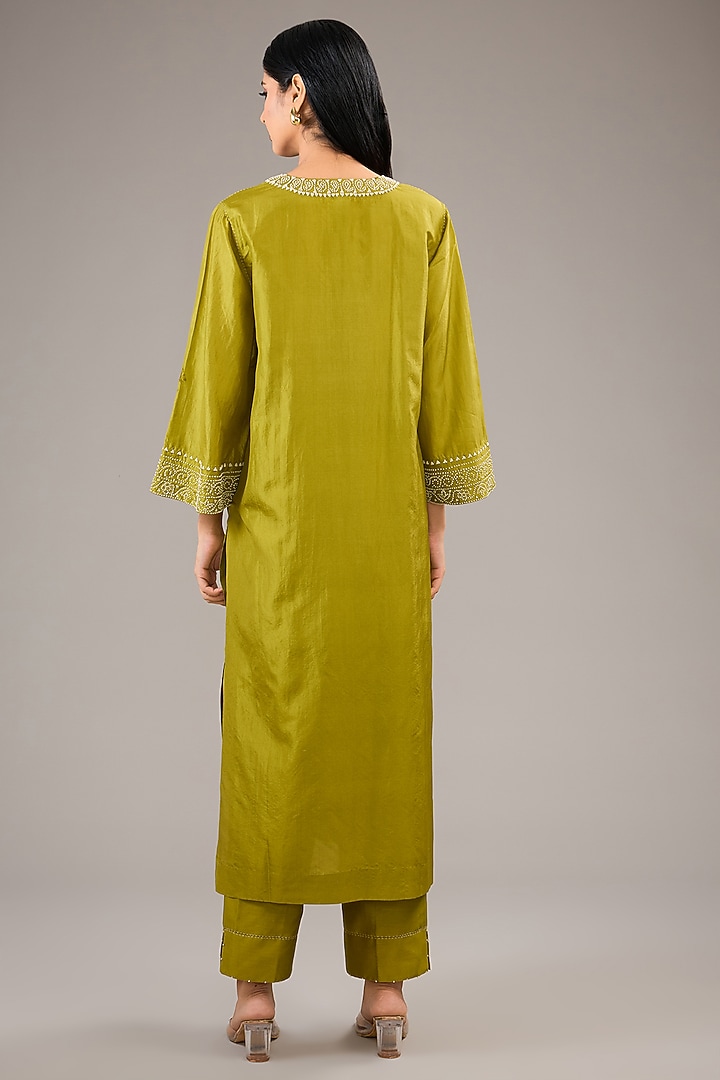 Green Mulberry Silk French Knot Embroidered Long Kurta Set by Divyam Mehta at Pernia's Pop Up Shop