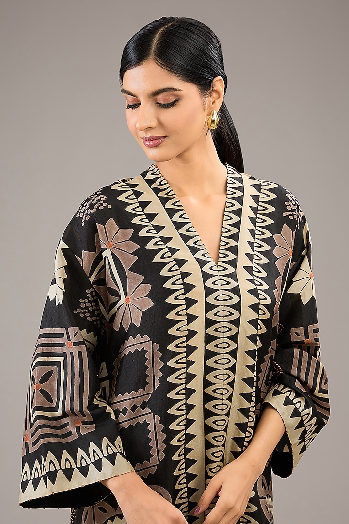 Black Mulberry Silk Block Printed Kurta Set by Divyam Mehta at Pernia's Pop Up Shop