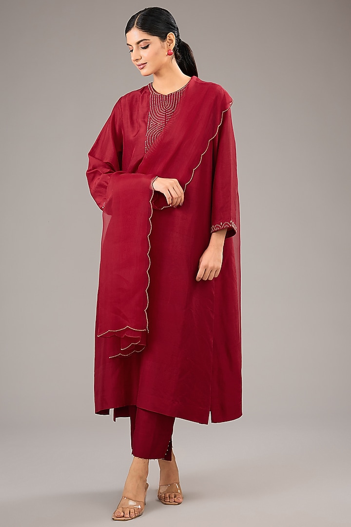 Red Dupion Silk Bead Embroidered Kurta Set by Divyam Mehta at Pernia's Pop Up Shop