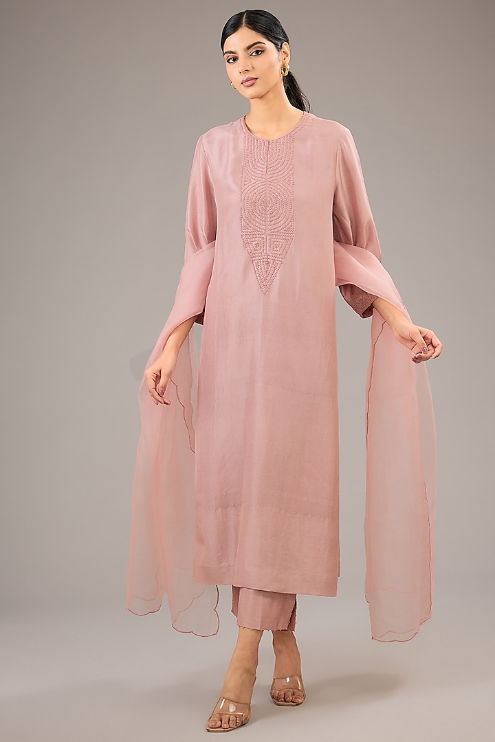 Rose Quartz Dupion Silk Bead Embroidered Kurta Set by Divyam Mehta at Pernia's Pop Up Shop