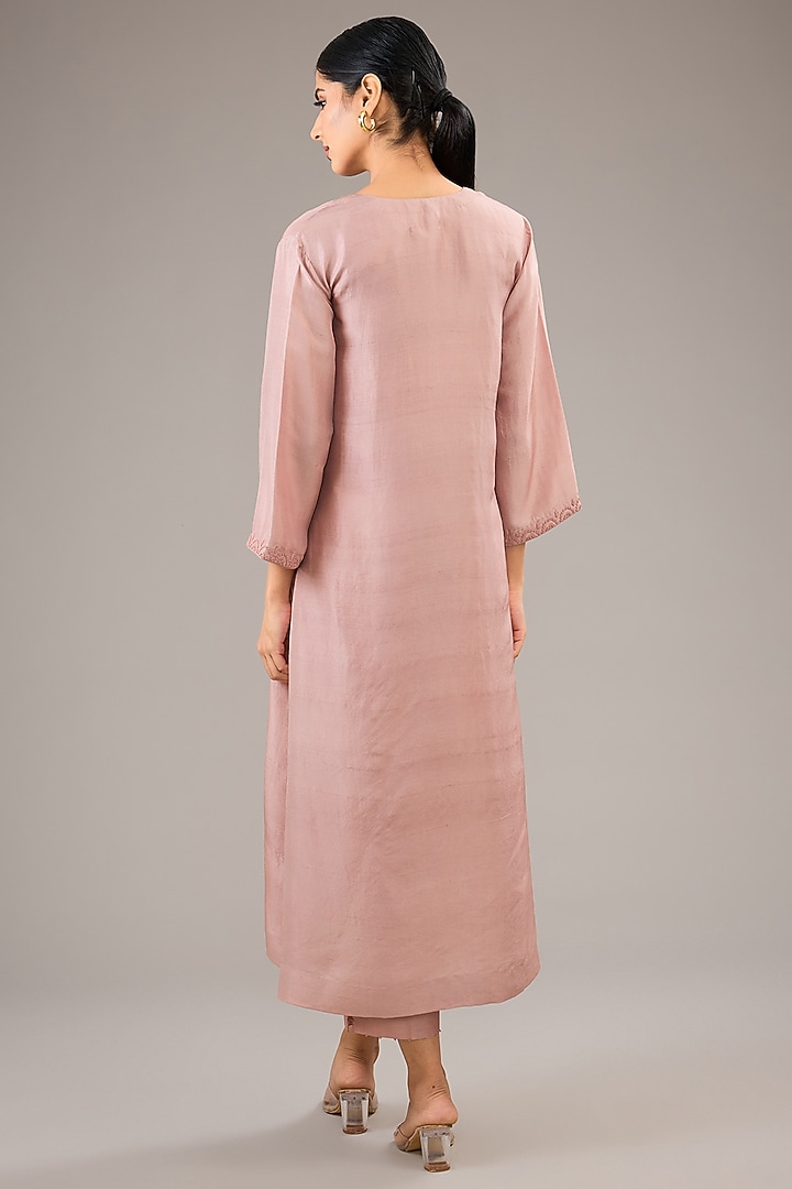 Rose Quartz Dupion Silk Bead Embroidered Kurta Set by Divyam Mehta at Pernia's Pop Up Shop