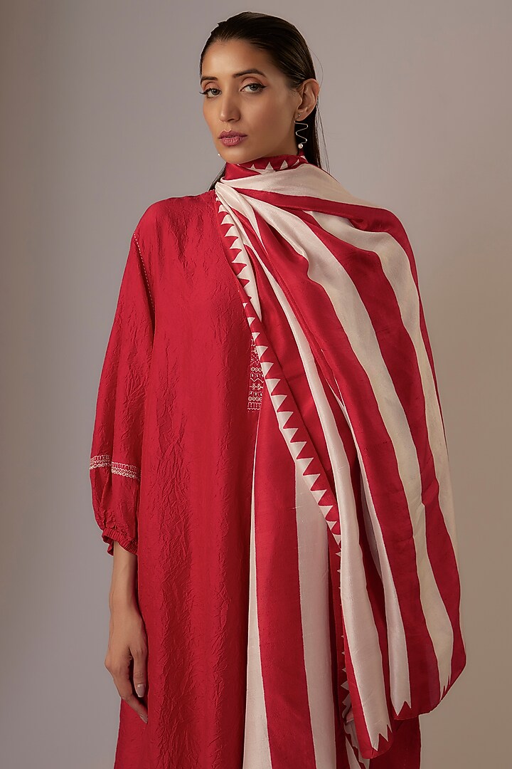 Valentine Red Mulberry Silk Crushed Kurta Set by Divyam Mehta at Pernia's Pop Up Shop