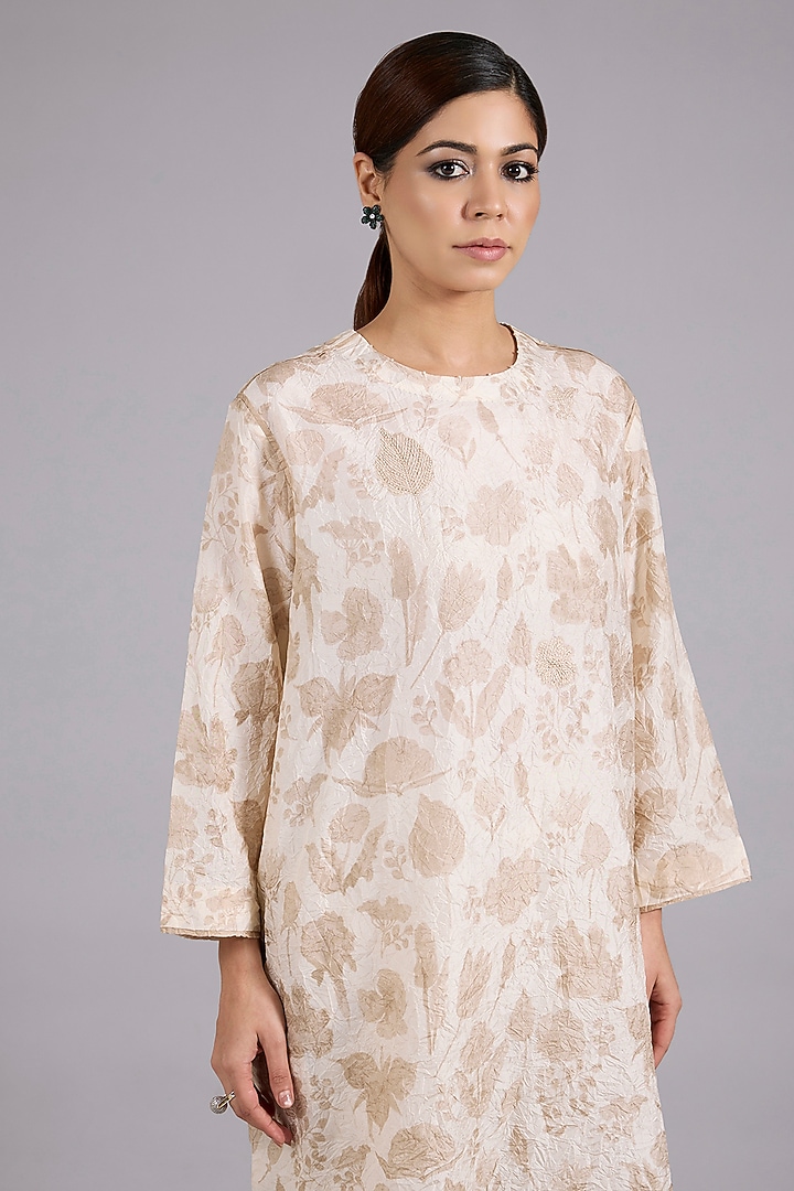 Ivory Mulberry Silk Floral Printed Kurta Set by Divyam Mehta at Pernia's Pop Up Shop