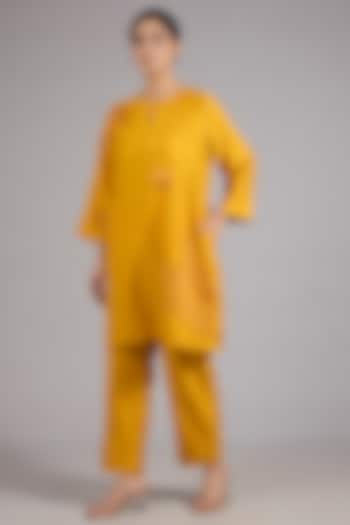 Haldi Yellow Mulberry Silk Patchwork Kurta Set by Divyam Mehta at Pernia's Pop Up Shop