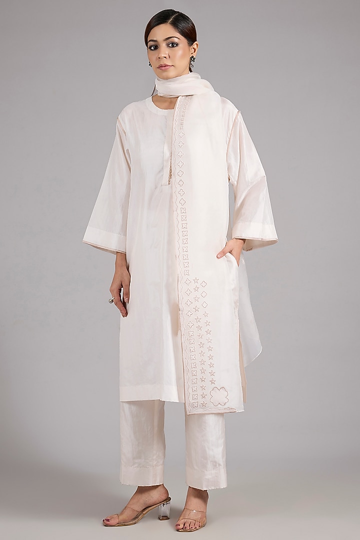 Ivory Mulberry Silk Patchwork Kurta Set by Divyam Mehta at Pernia's Pop Up Shop