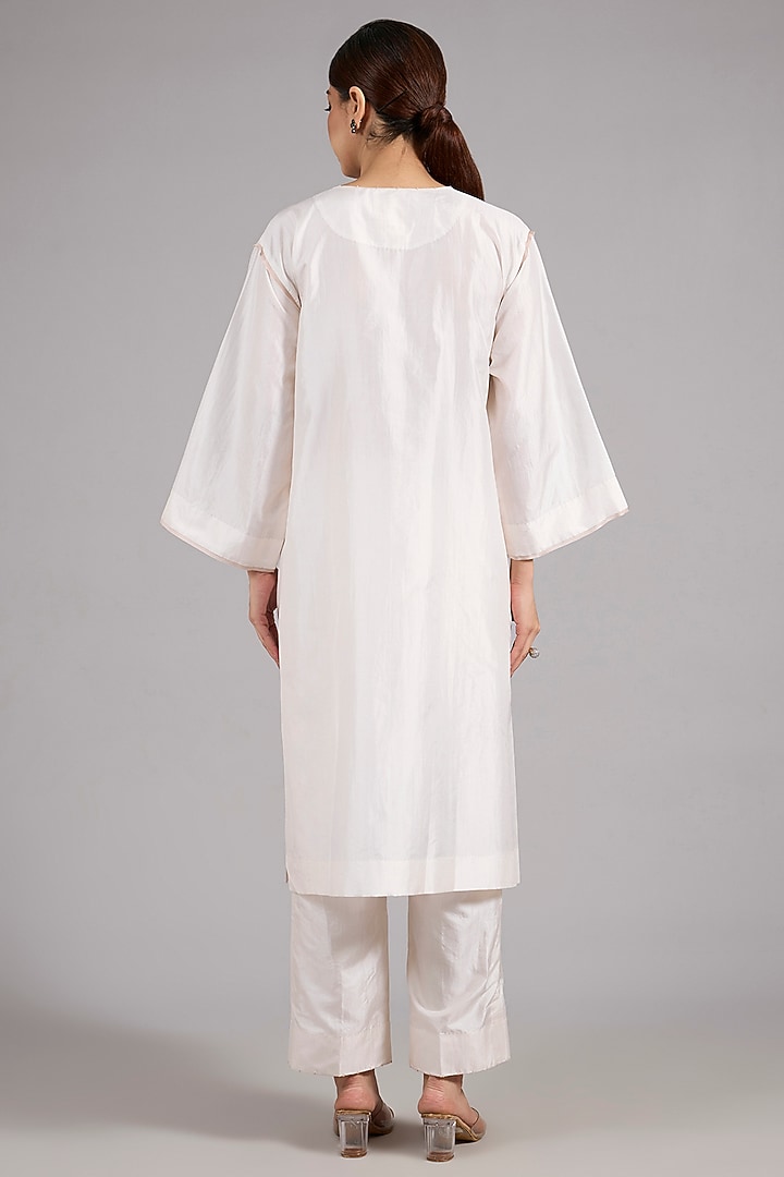 Ivory Mulberry Silk Patchwork Kurta Set by Divyam Mehta at Pernia's Pop Up Shop