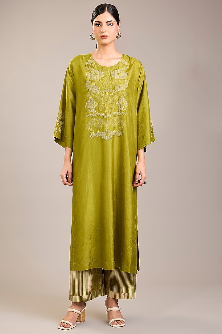 Yellow Mulberry Silk French Knot Embroidered Tunic Set by Divyam Mehta at Pernia's Pop Up Shop