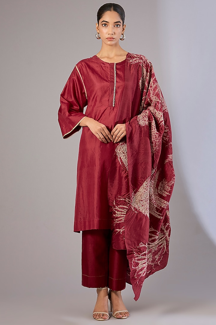 Crimson Red Mulberry Silk Shibori Printed Kurta Set by Divyam Mehta at Pernia's Pop Up Shop