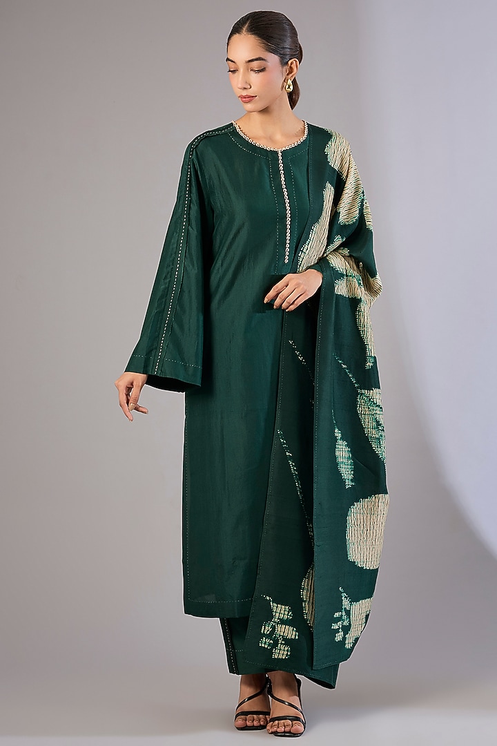 Green Mulberry Silk Shibori Printed Kurta Set by Divyam Mehta at Pernia's Pop Up Shop