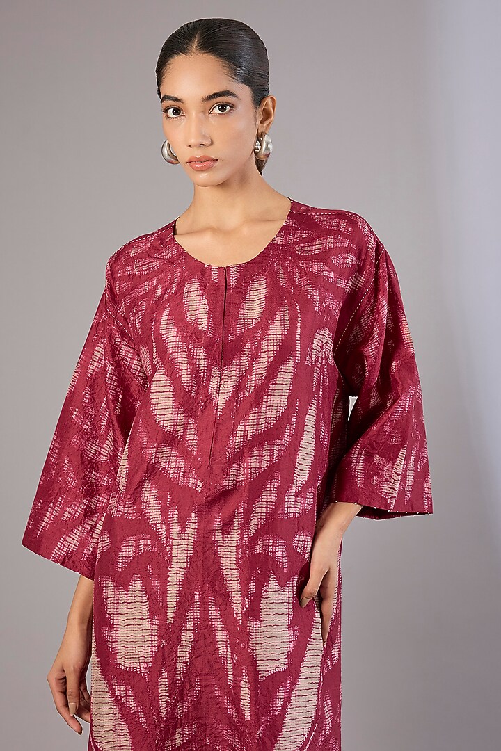 Red Mulberry Silk Shibori Printed Kurta Set by Divyam Mehta at Pernia's Pop Up Shop