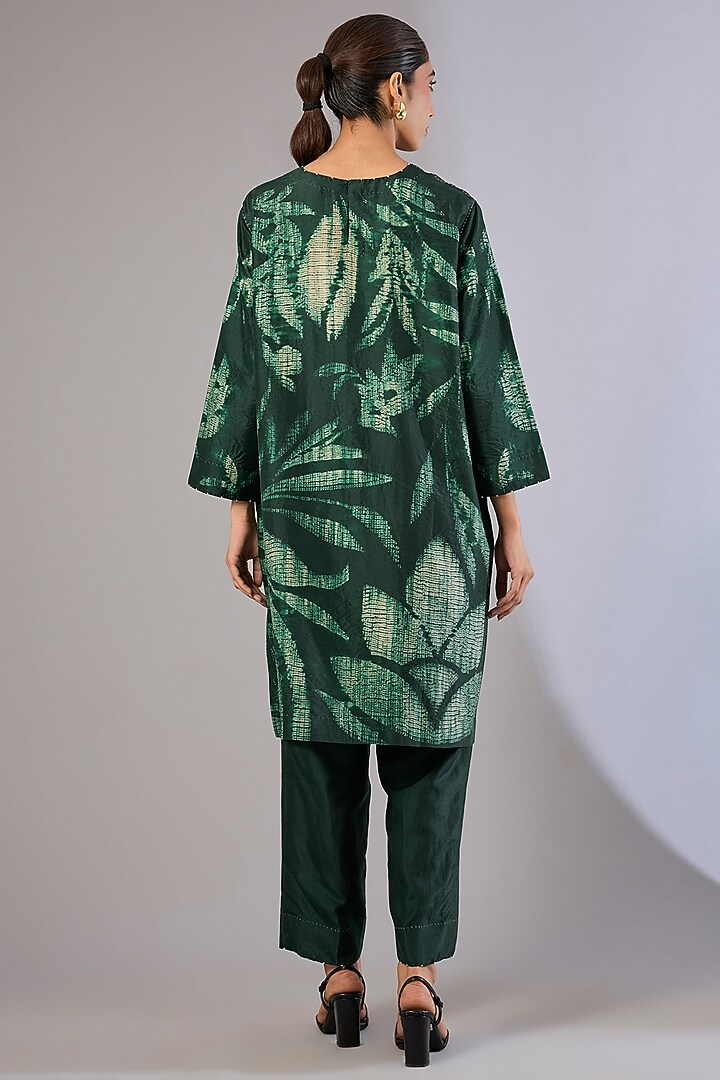 Green Mulberry Silk Shibori Printed Kurta Set by Divyam Mehta at Pernia's Pop Up Shop