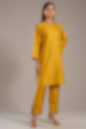 Haldi Yellow Mulberry Silk Screen Printed Kurta Set by Divyam Mehta at Pernia's Pop Up Shop