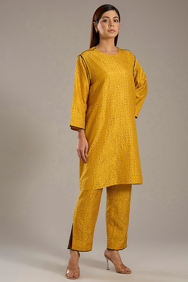 Haldi Yellow Mulberry Silk Screen Printed Kurta Set by Divyam Mehta at Pernia's Pop Up Shop