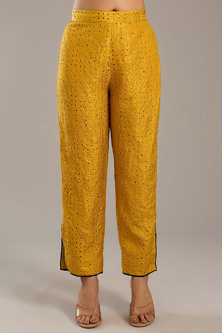 Haldi Yellow Mulberry Silk Screen Printed Kurta Set by Divyam Mehta at Pernia's Pop Up Shop