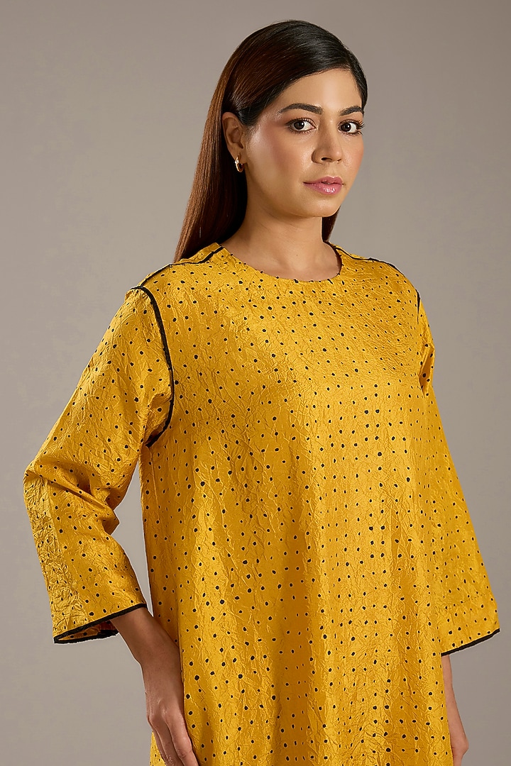 Haldi Yellow Mulberry Silk Screen Printed Kurta Set by Divyam Mehta at Pernia's Pop Up Shop