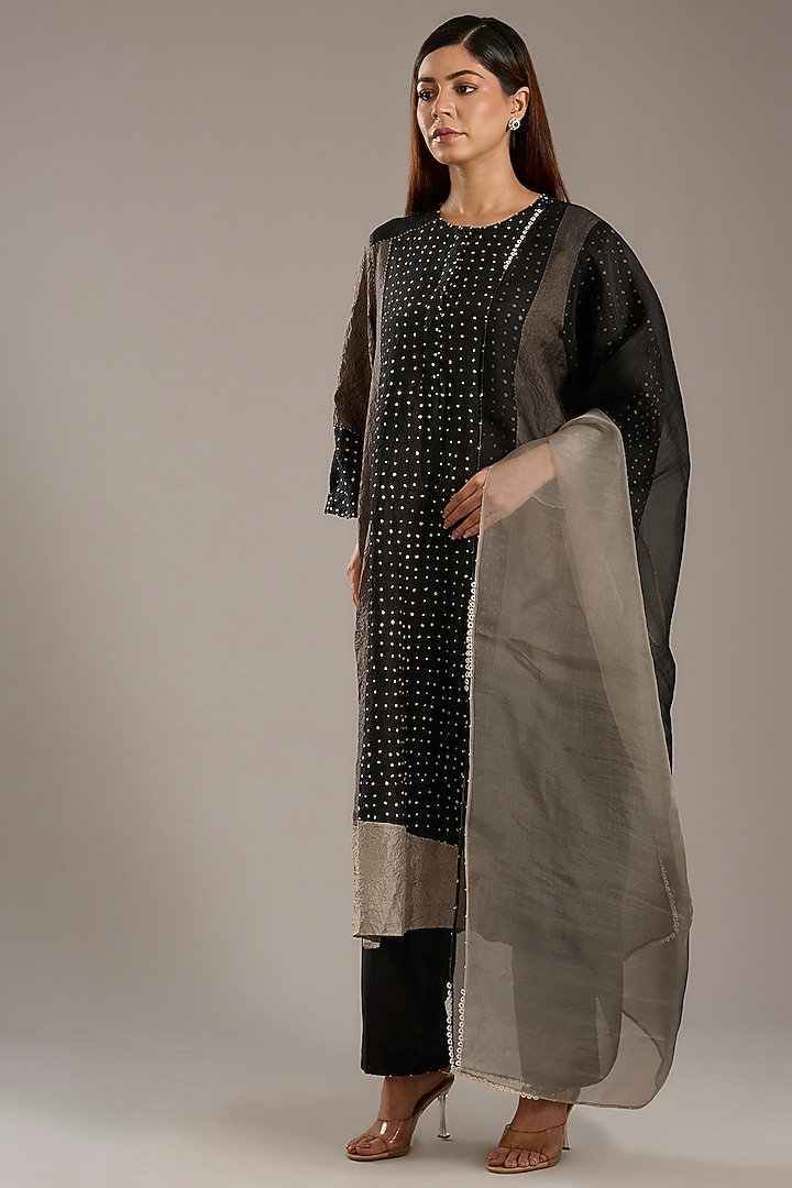 Black Mulberry Silk Screen Printed Kurta Set by Divyam Mehta at Pernia's Pop Up Shop