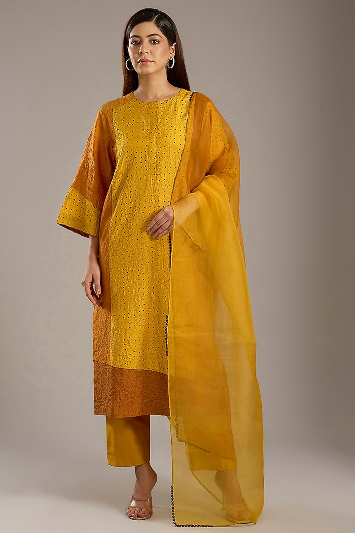 Yellow Mulberry Silk Screen Printed Kurta Set by Divyam Mehta at Pernia's Pop Up Shop
