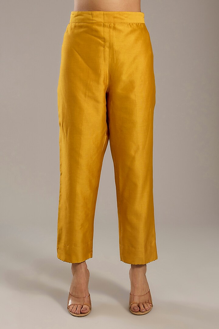 Yellow Mulberry Silk Screen Printed Kurta Set by Divyam Mehta at Pernia's Pop Up Shop