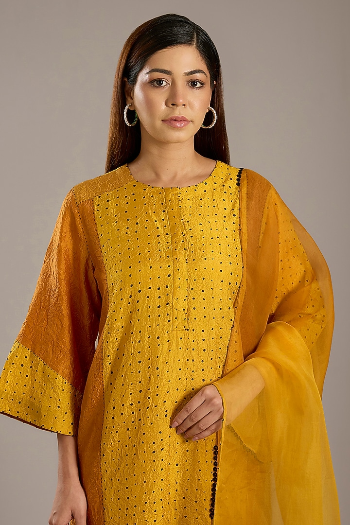 Yellow Mulberry Silk Screen Printed Kurta Set by Divyam Mehta at Pernia's Pop Up Shop