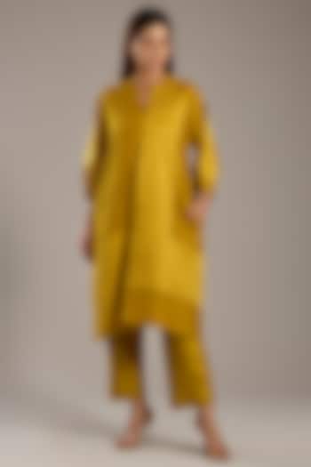 Haldi Yellow Mulberry Silk Kurta Set by Divyam Mehta at Pernia's Pop Up Shop