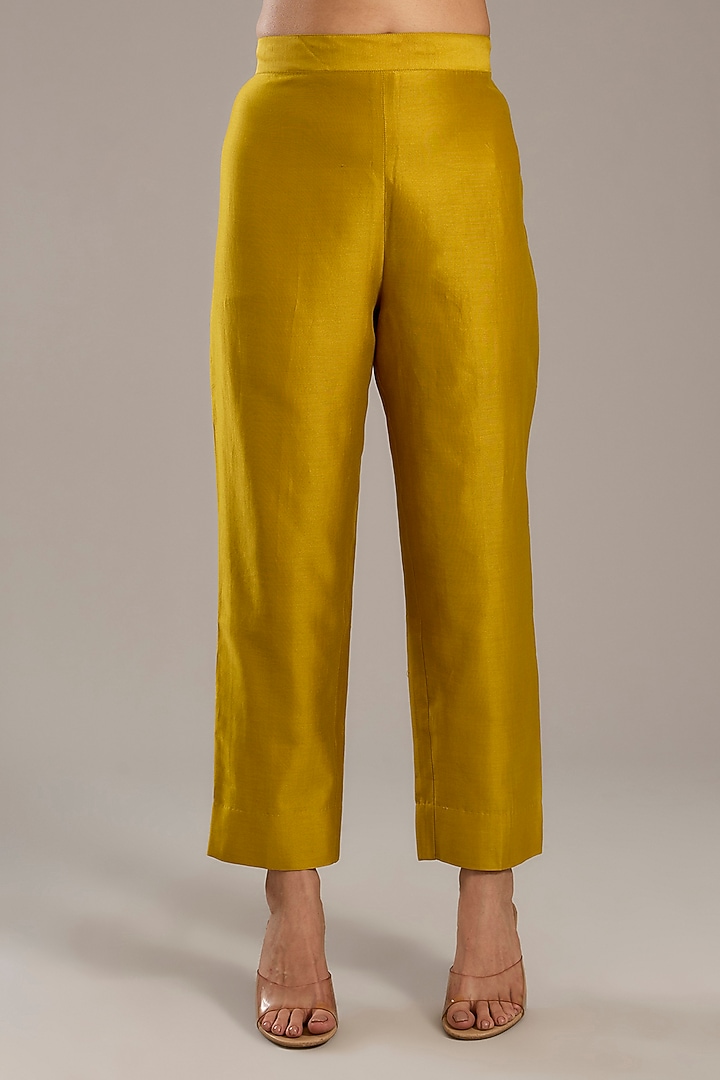 Haldi Yellow Mulberry Silk Kurta Set by Divyam Mehta at Pernia's Pop Up Shop