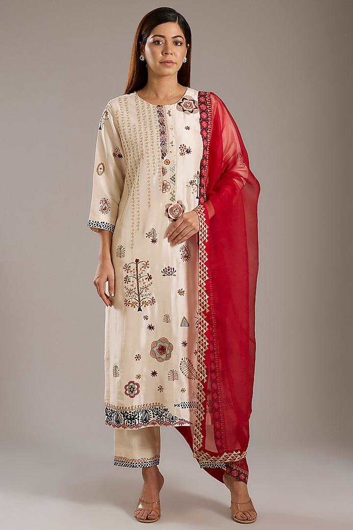 Ivory Dupion Kurta Set by Divyam Mehta at Pernia's Pop Up Shop