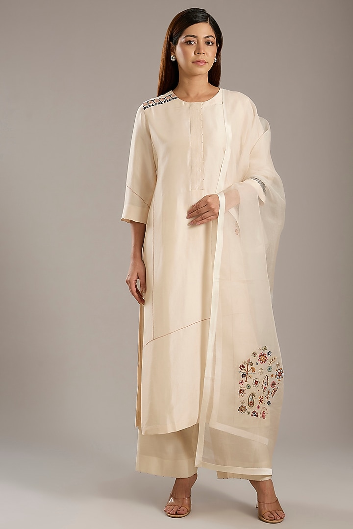 Ivory Dupion Kurta Set by Divyam Mehta at Pernia's Pop Up Shop