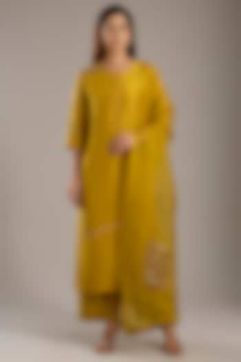 Haldi Yellow Dupion Kurta Set by Divyam Mehta at Pernia's Pop Up Shop